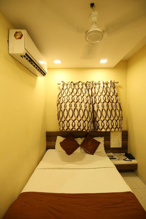 Airport Metro Hotel Mumbai Exterior foto