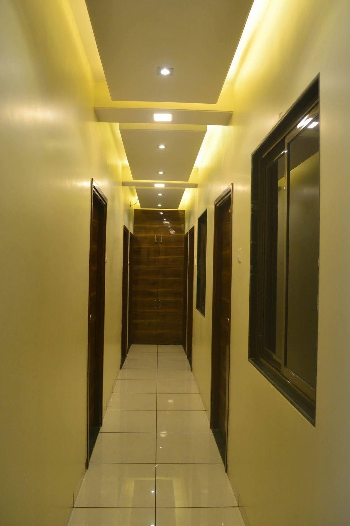 Airport Metro Hotel Mumbai Exterior foto